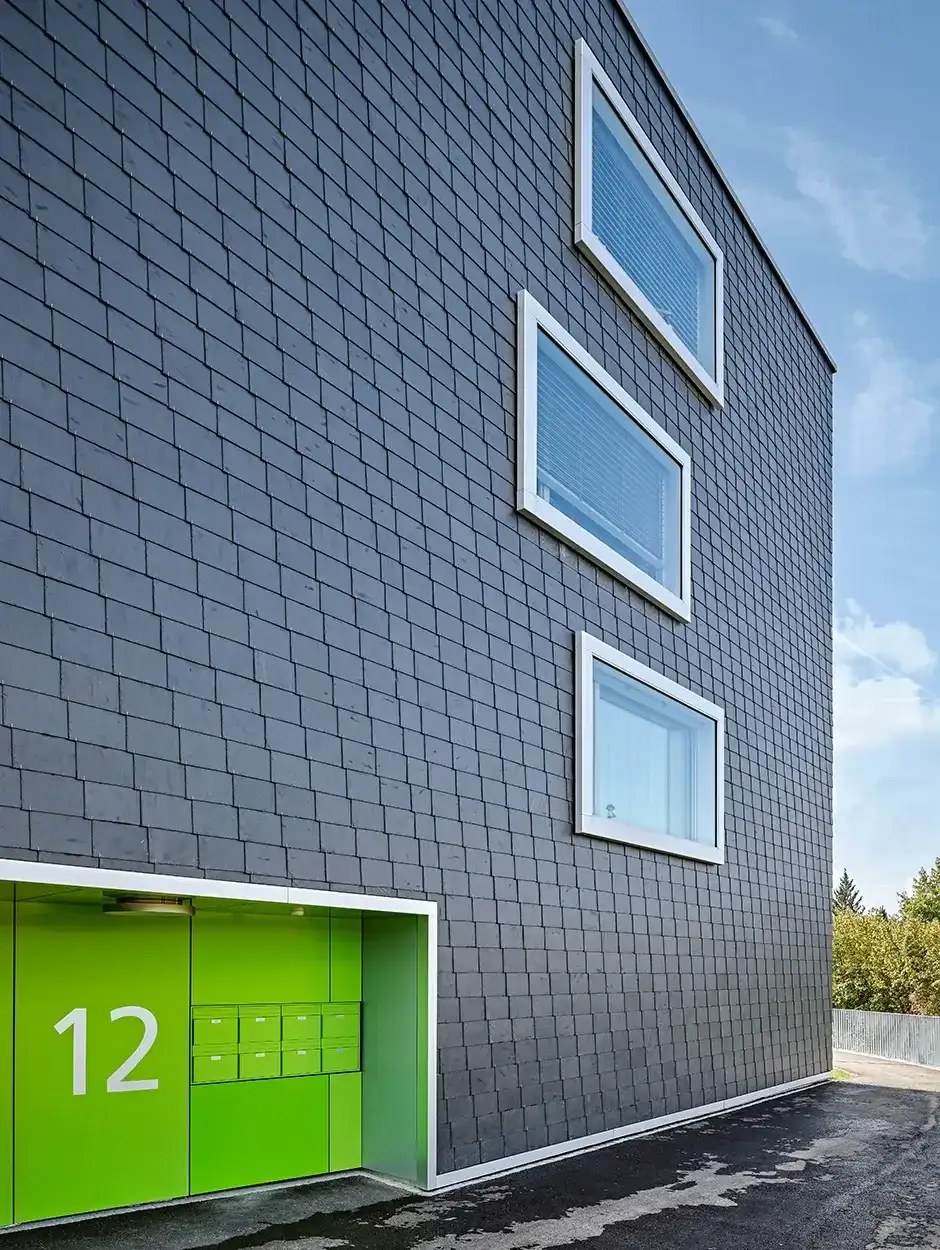 F71 Foto Aussen Eingang