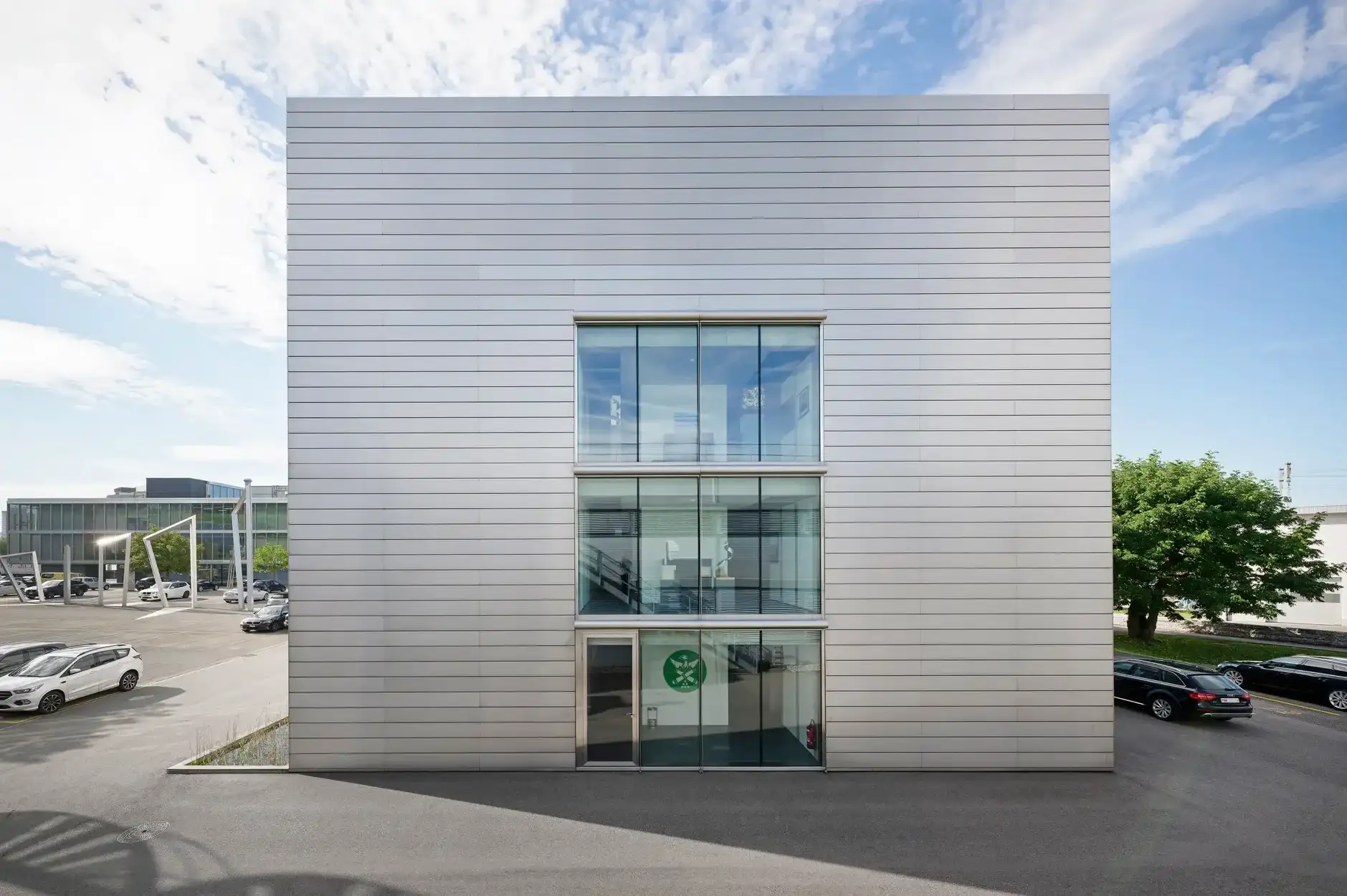 F74 Foto Aussen Frontal