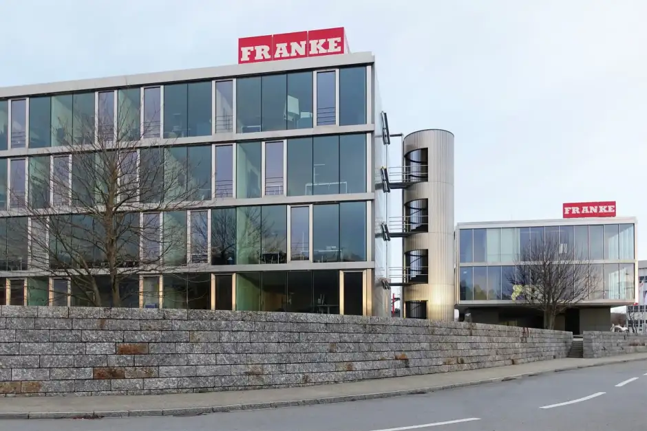 F74 Foto Aussen Treppenhaus 01