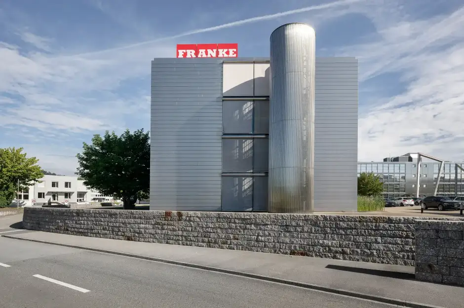 F74 Foto Aussen Treppenhaus 02