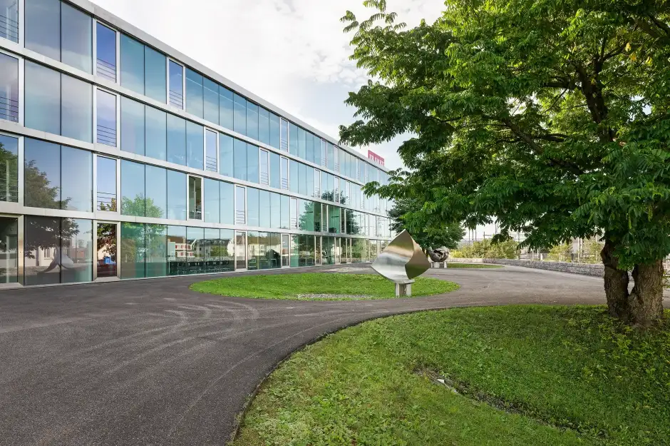 F74 Foto Aussen Verglasung Begrünung