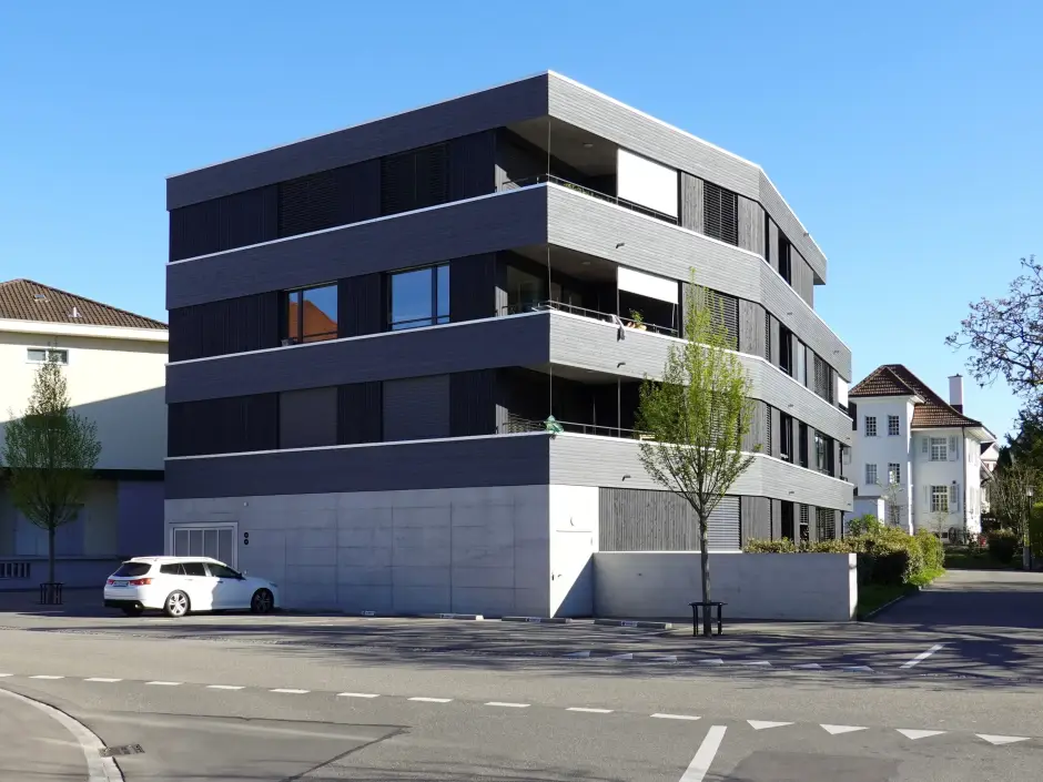 F76 Foto Aussen Parkplatz 02