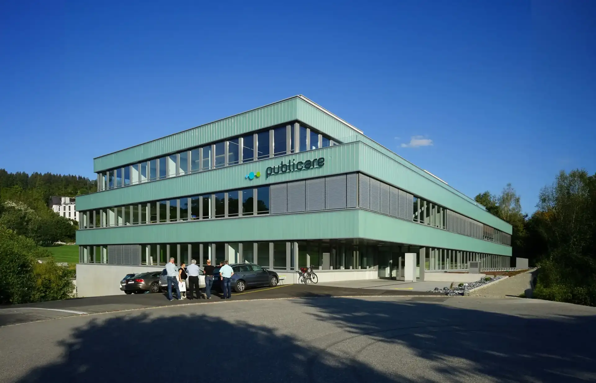 F83 Foto Aussen Header