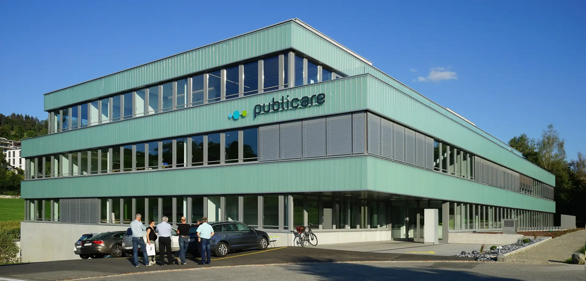 F83 Foto Aussen Header