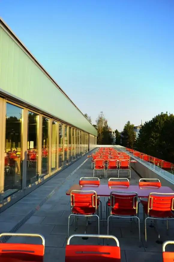 F83 Foto Innen Restaurant Terrasse