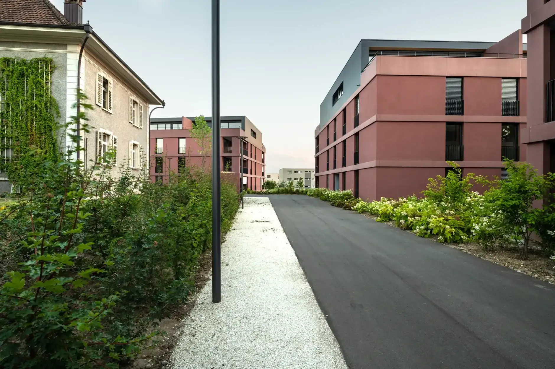 F89 Foto Aussen Erschliessung 01