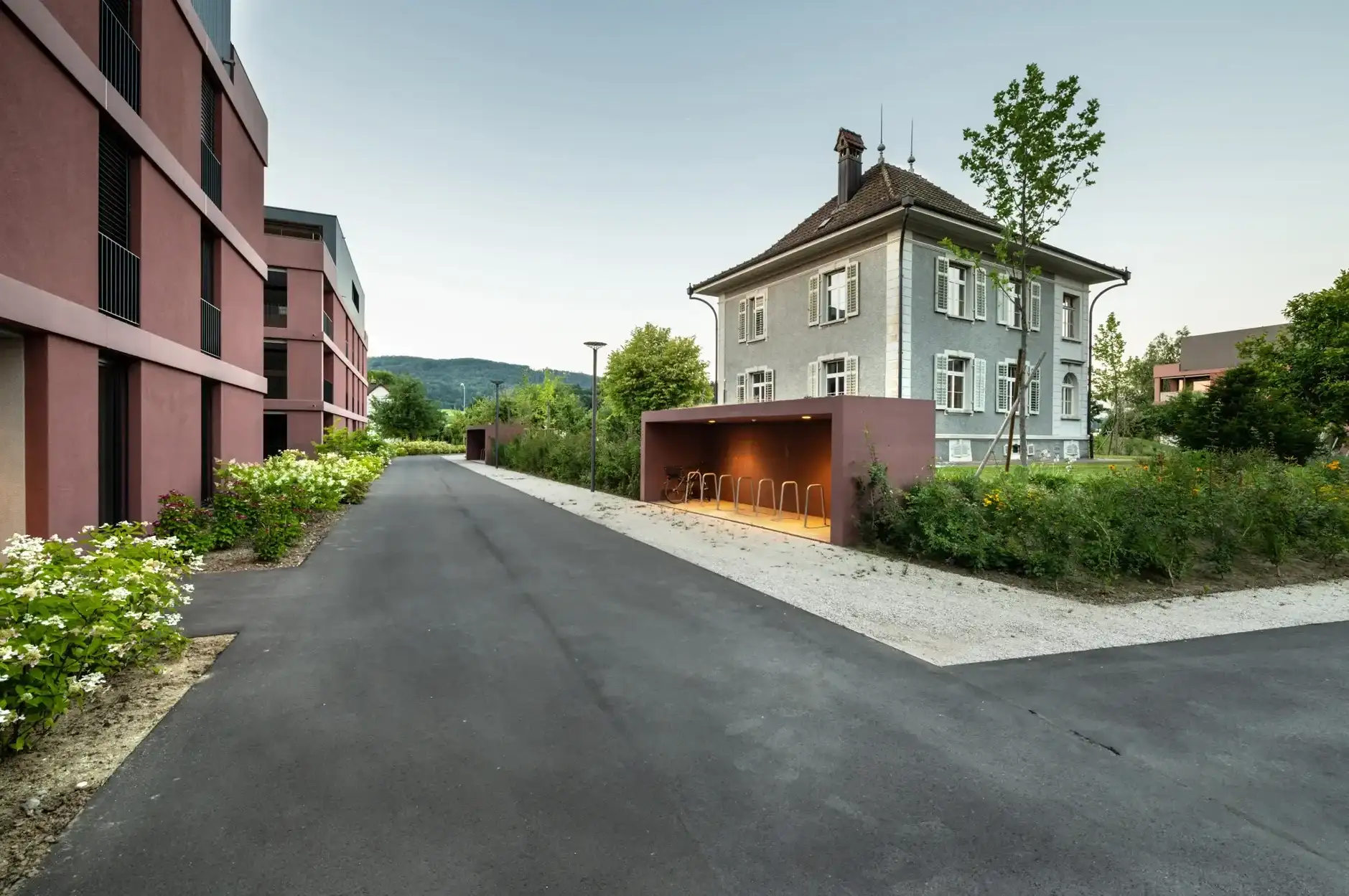 F89 Foto Aussen Erschliessung 02