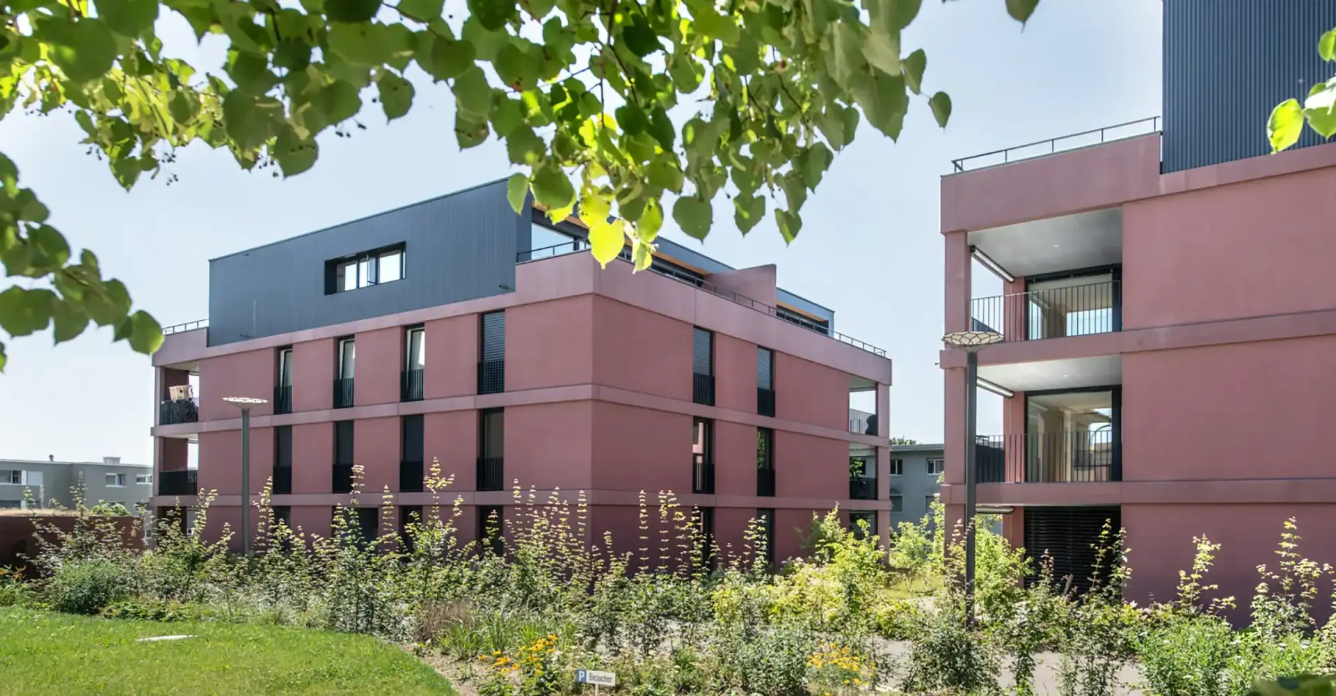 F89 Foto Aussen Header