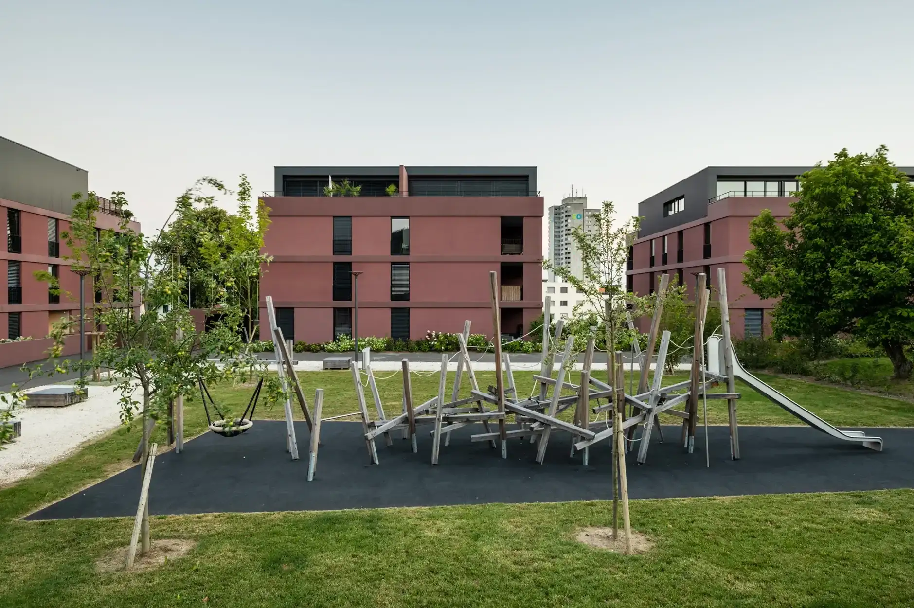 F89 Foto Aussen Spielplatz 01