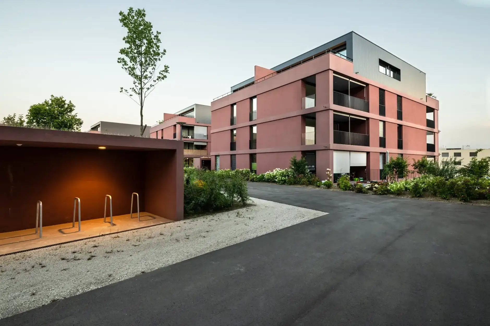 F89 Foto Aussen Velounterstand 01