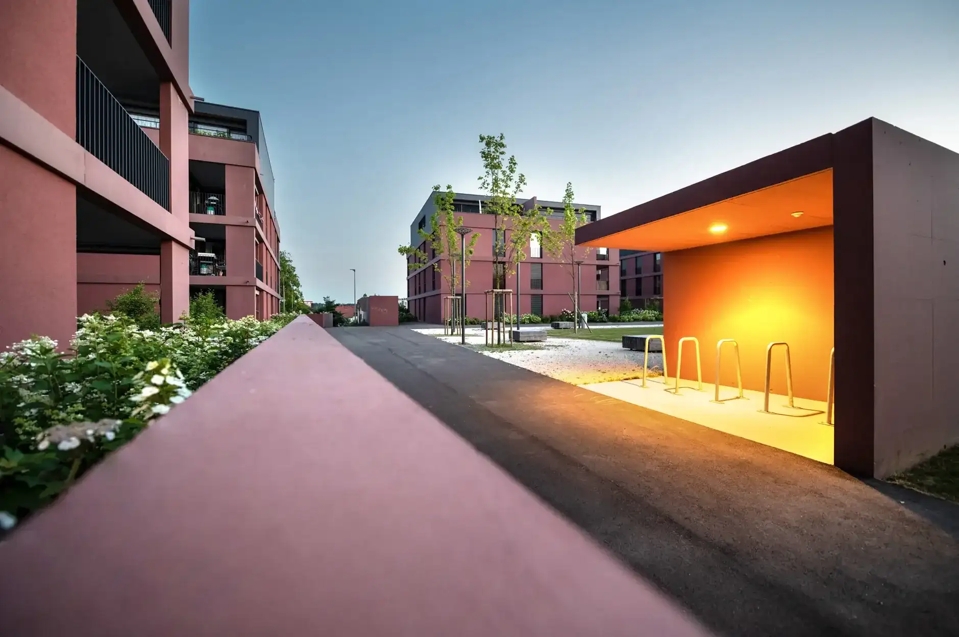 F89 Foto Aussen Velounterstand 02