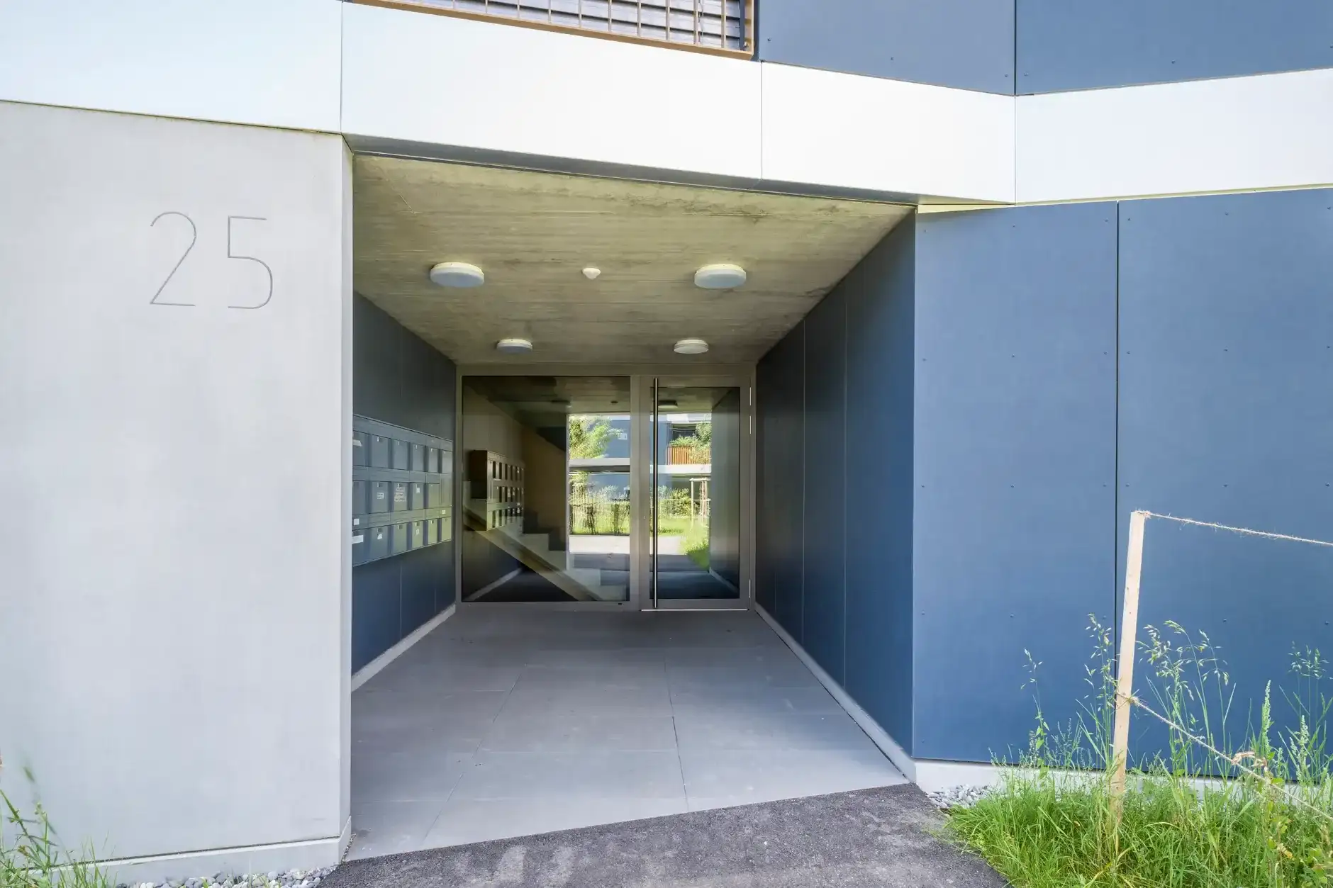 F91 Foto Aussen Eingang