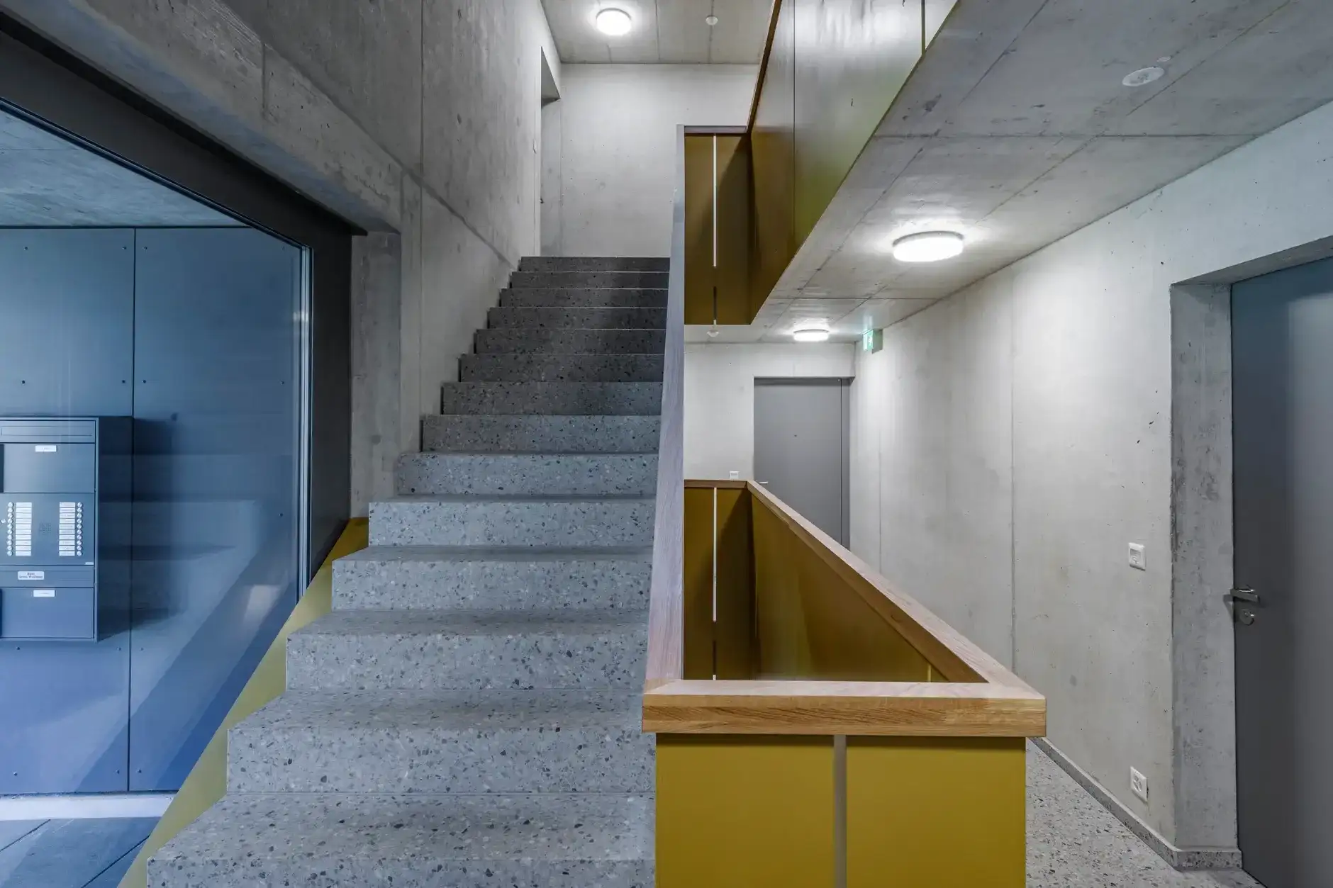 F91 Foto Innen Treppenhaus 01