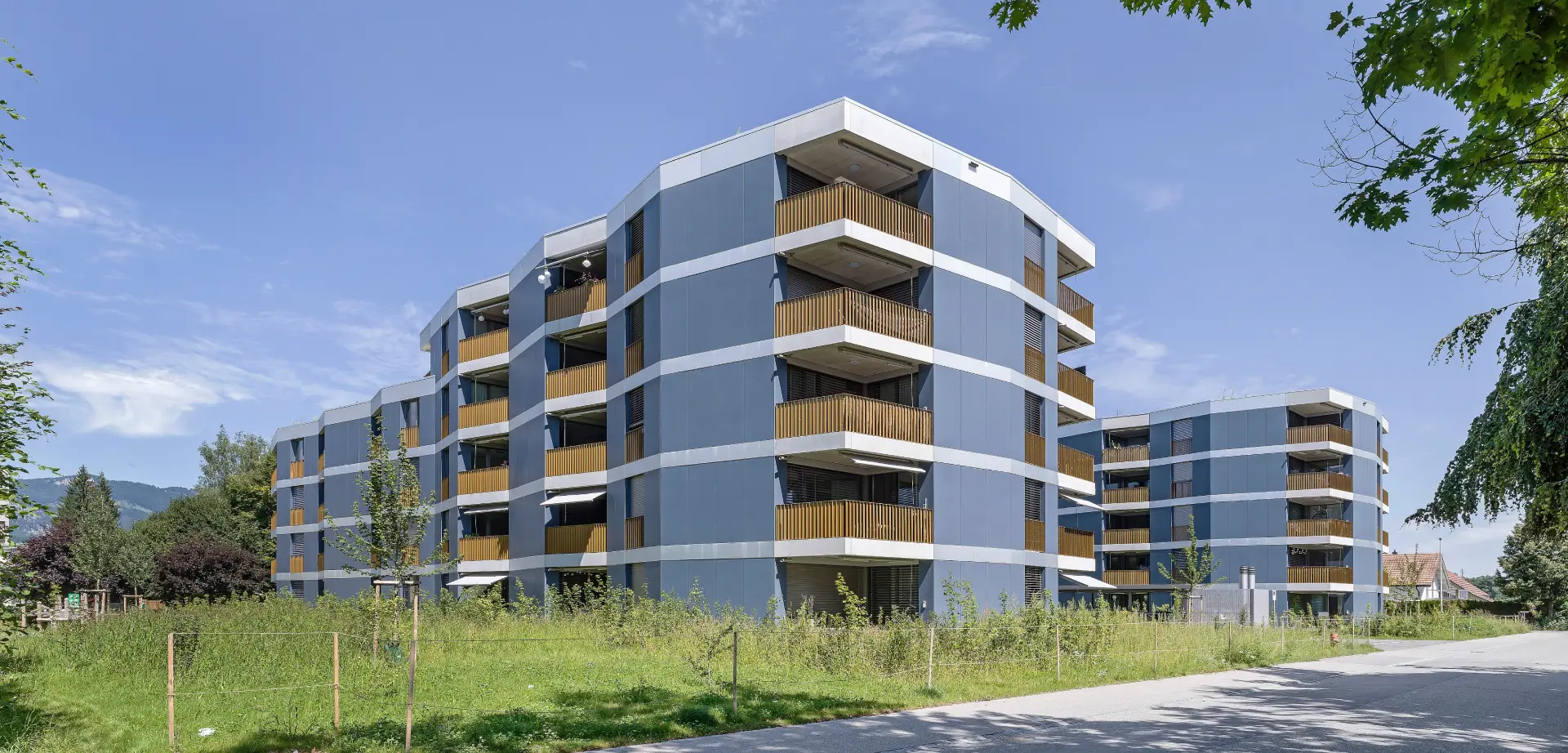 F91 Foto Aussen Strasse Header