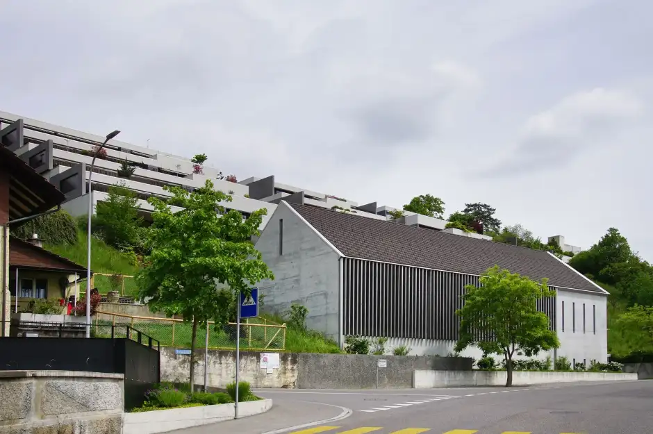 F98 Foto Aussen Strasse