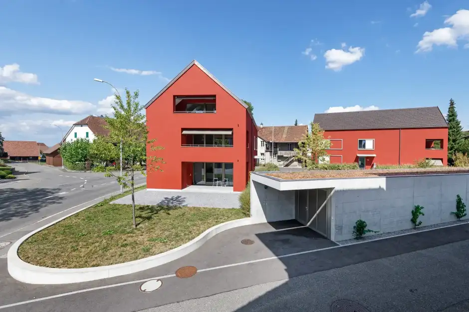 G06 Foto Aussen Einfahrt Einstellhalle