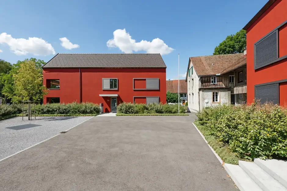 G06 Foto Aussen Platz Eingänge