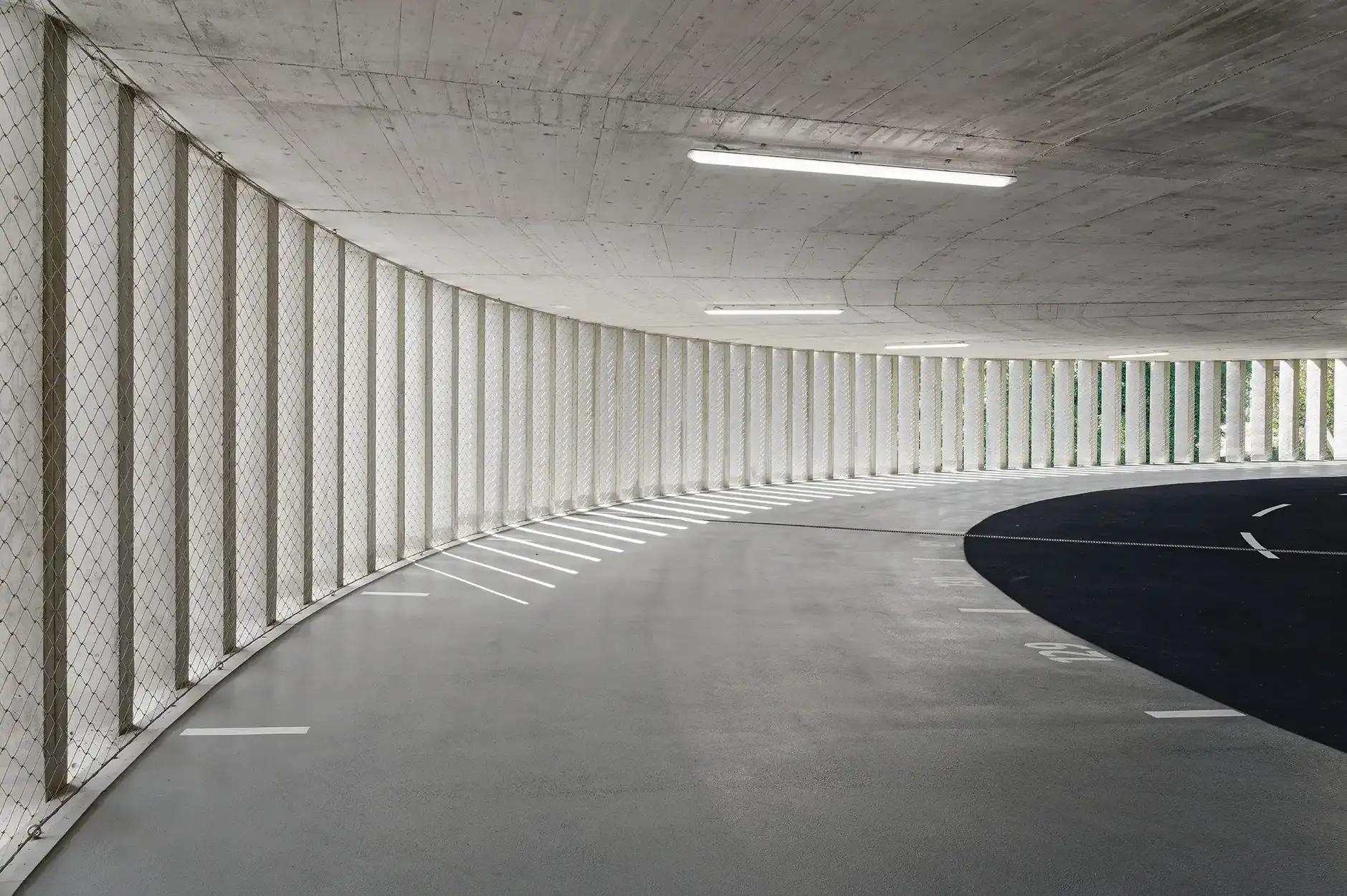 G11 Foto Innen Parkplätze Fassade