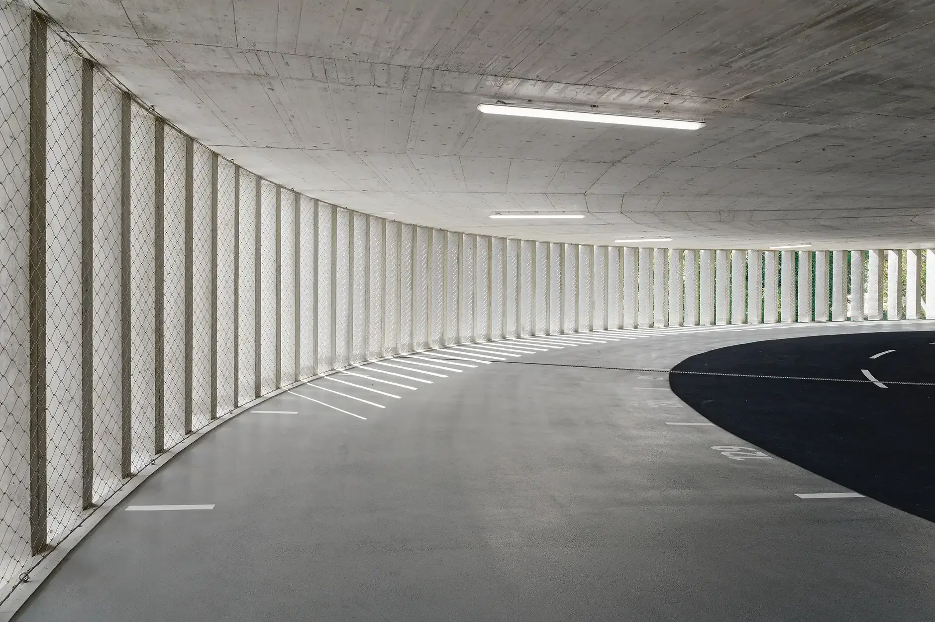 G11 Foto Innen Parkplätze Fassade