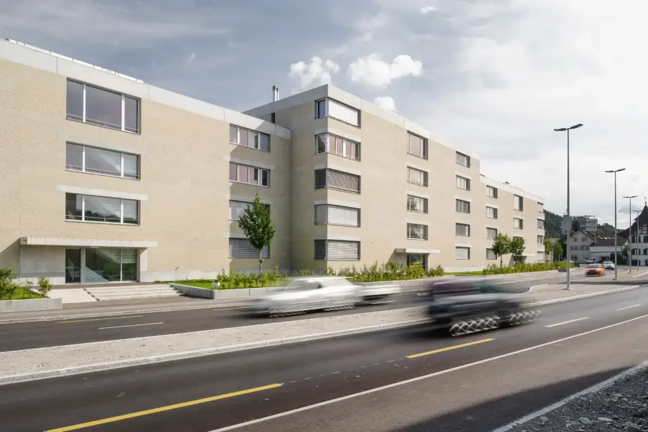 G19 Foto Aussen Strasse 02