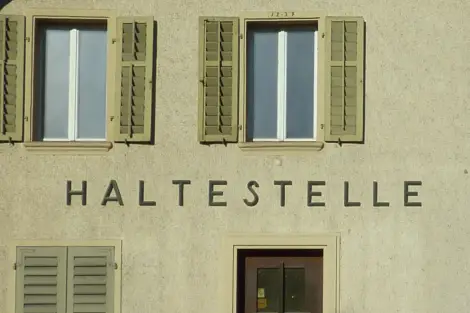 G20 Foto Aussen Fassade Haltestelle