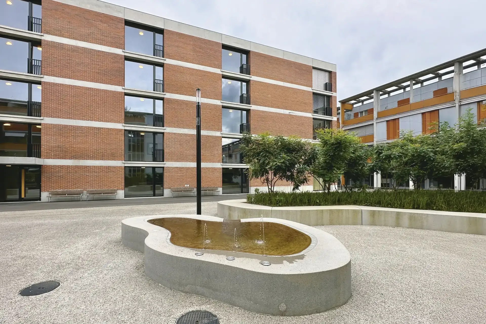 G36 Foto Aussen Innenhof Brunnen Header