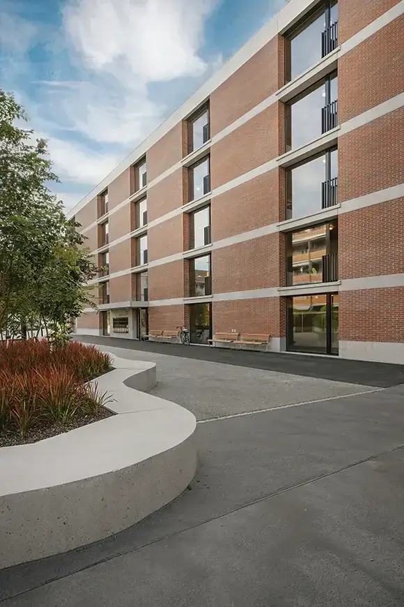 G36 Foto Aussen Innenhof Pflanztrog