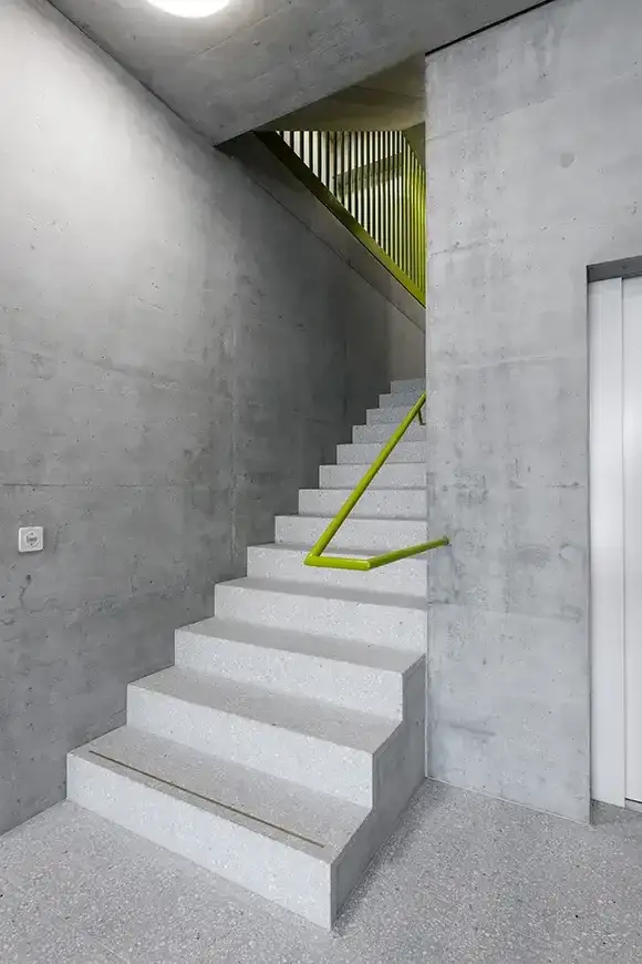 G40 Foto Innen Treppenhaus Grün 01