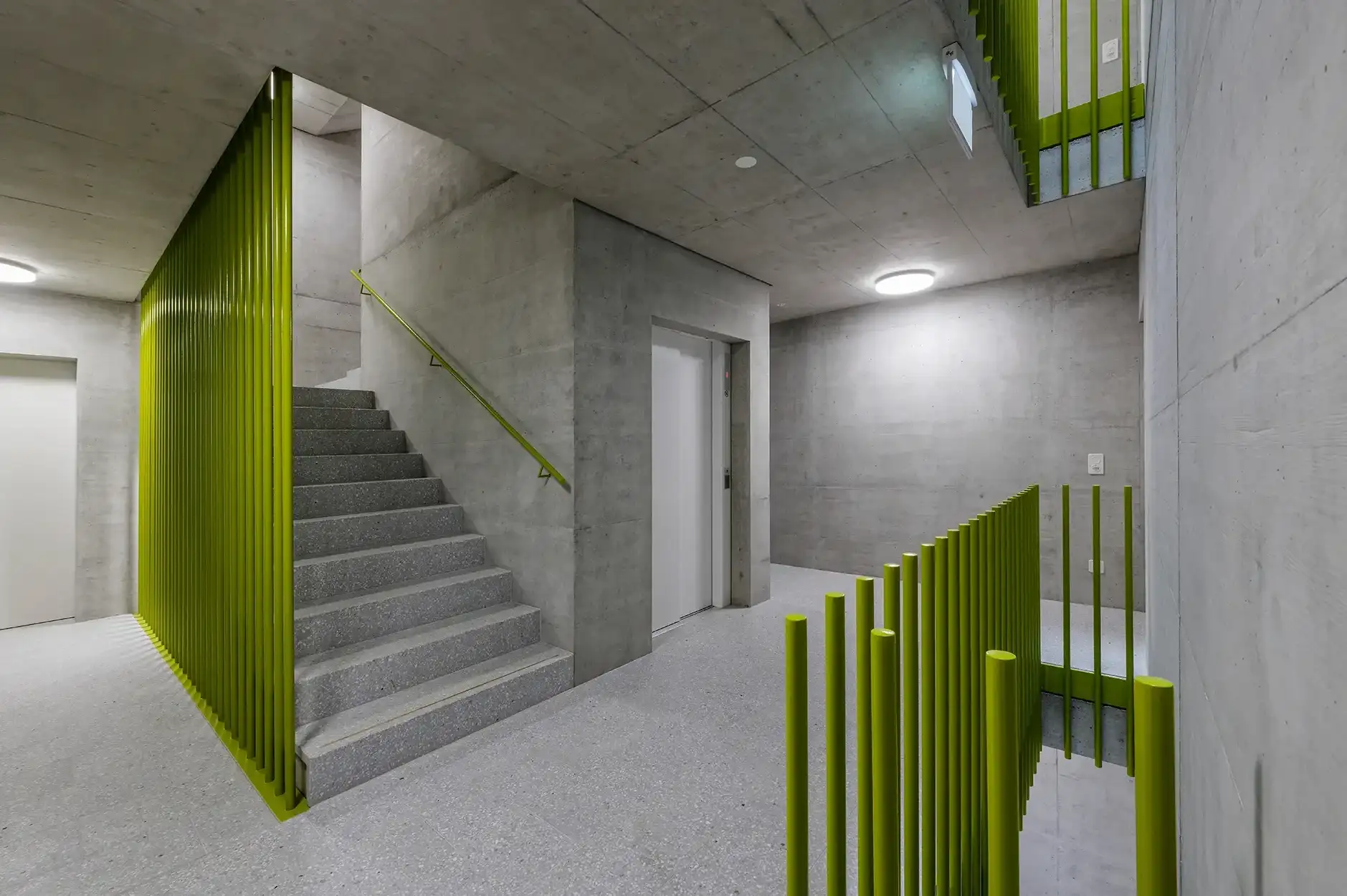 G40 Foto Innen Treppenhaus Grün 02