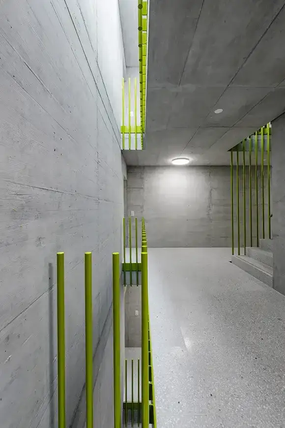 G40 Foto Innen Treppenhaus Grün 03