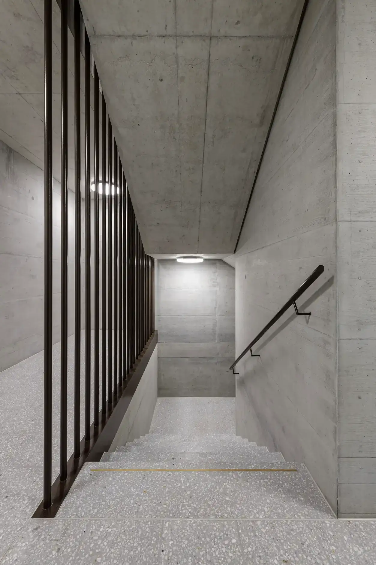 G40 Foto Innen Treppenhaus Schwarz 03