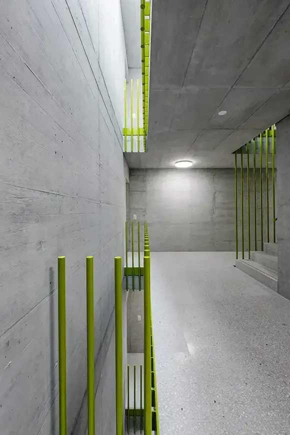 G40 Foto Innen Treppenhaus Grün 03