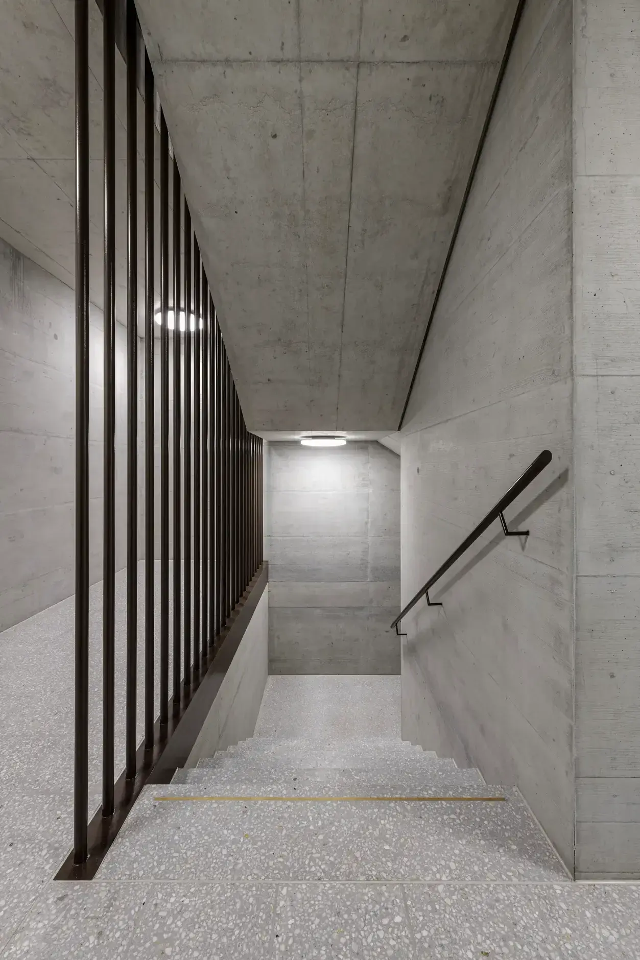 G40 Foto Innen Treppenhaus Schwarz 03