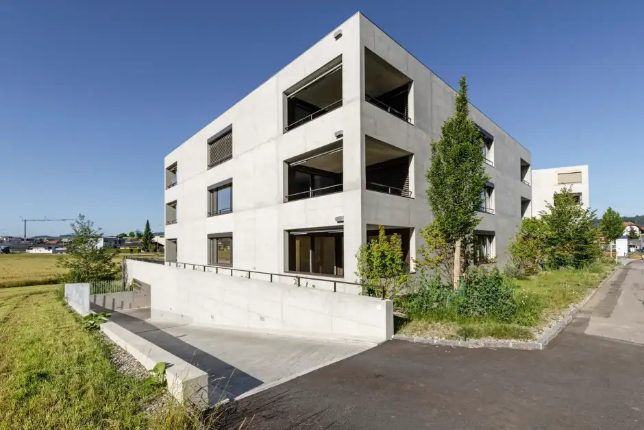 G40 Foto Aussen Einfahrt Einstellhalle 03