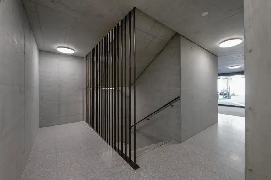 G40 Foto Innen Treppenhaus Schwarz 02