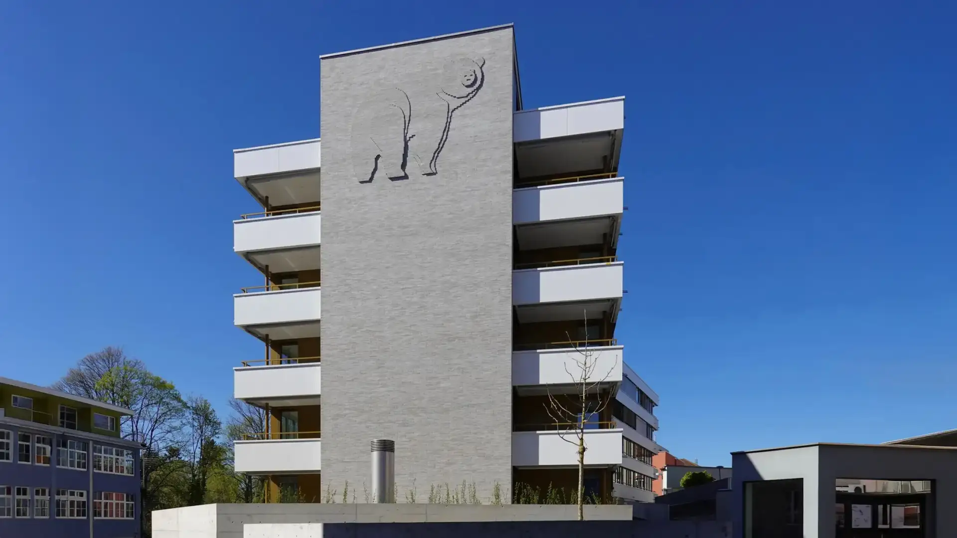 G44 Foto Aussen Bärenfassade 01 Teaser