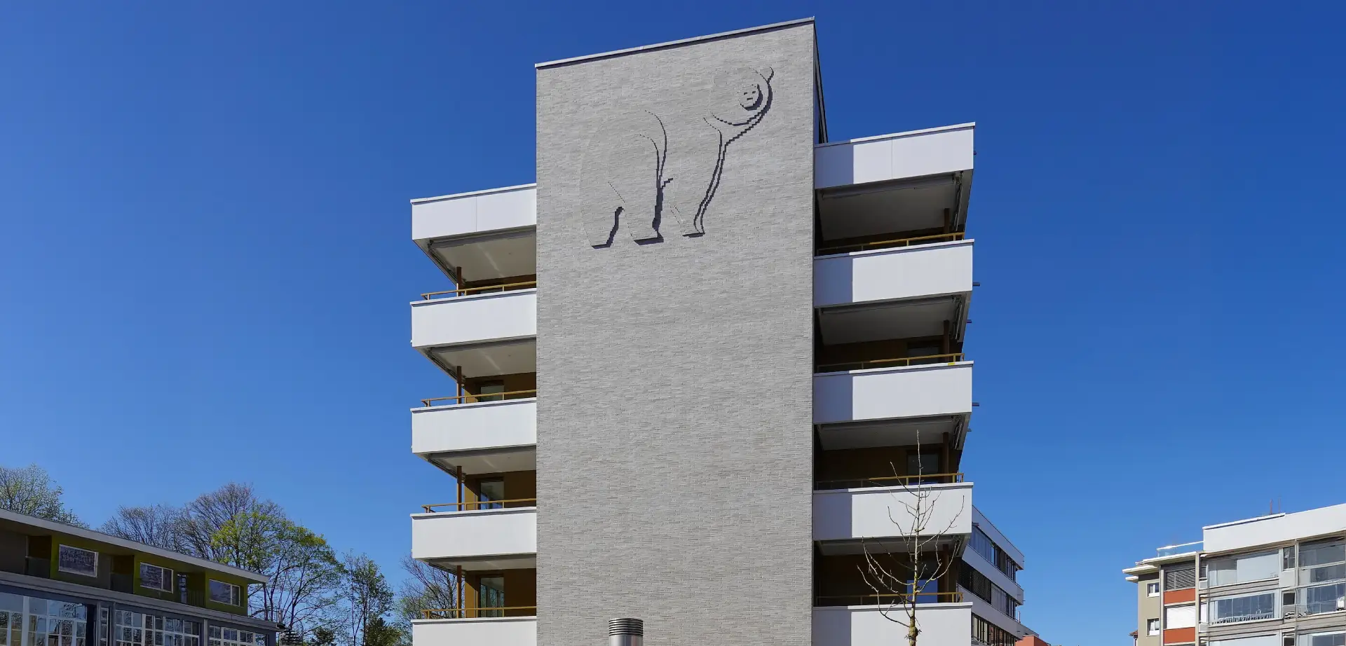 G44 Foto Aussen Baerenfassade Header