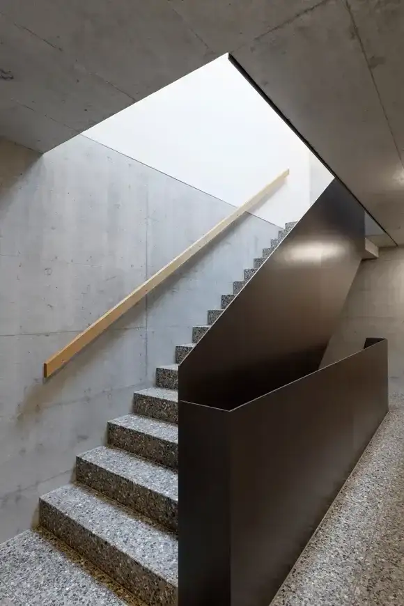 G57 Foto Innen Treppenhaus 04