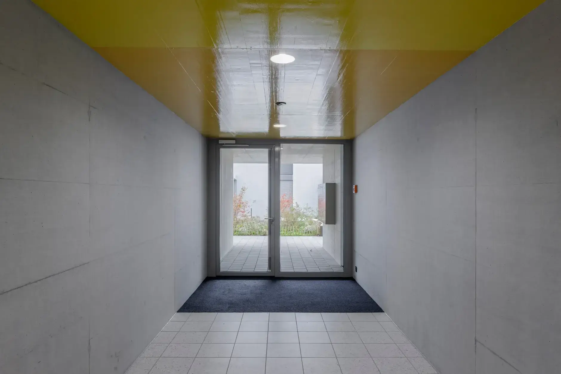 G62 Foto Innen Eingang Gelb