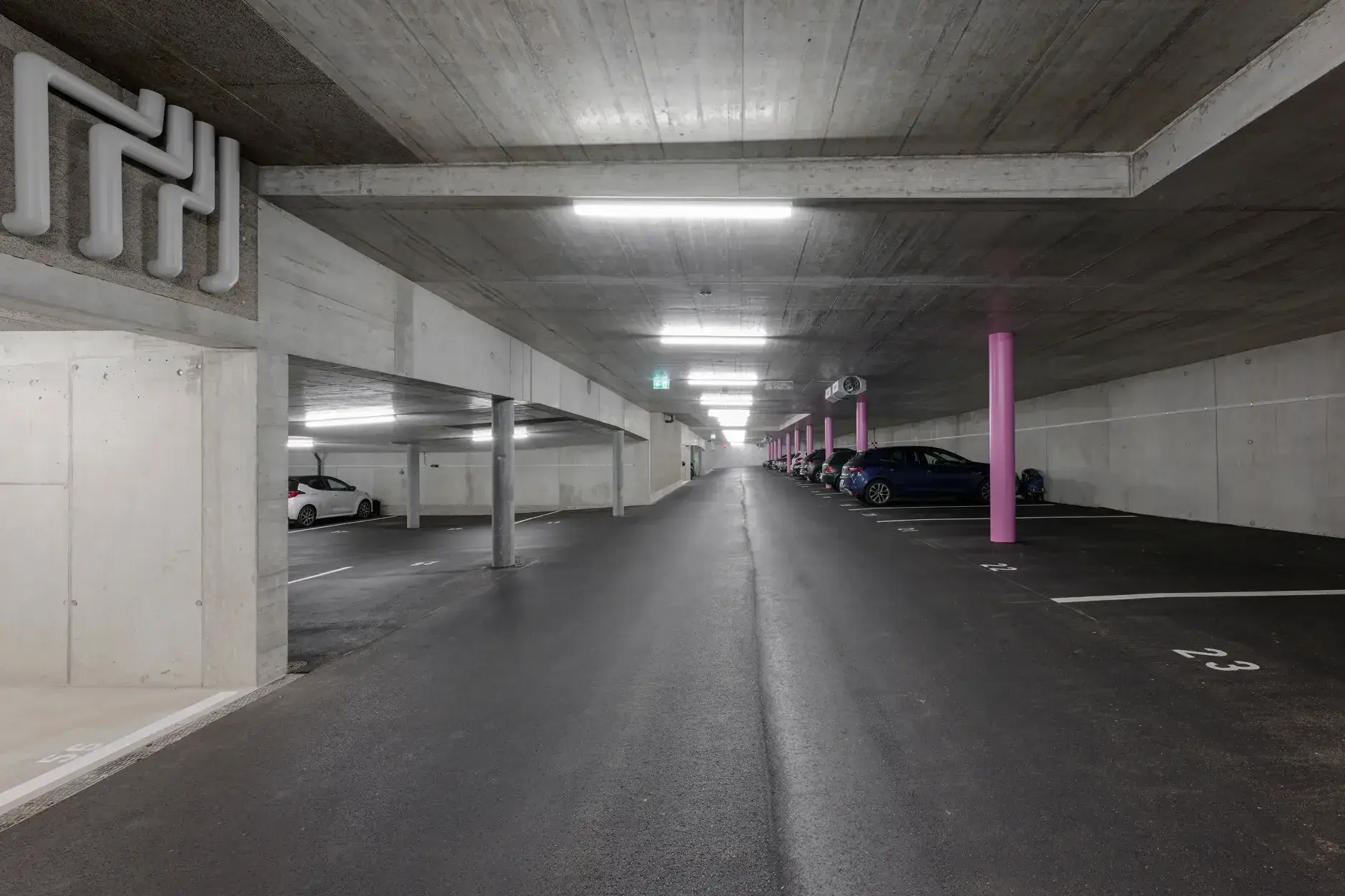 G62 Foto Innen Einstellhalle