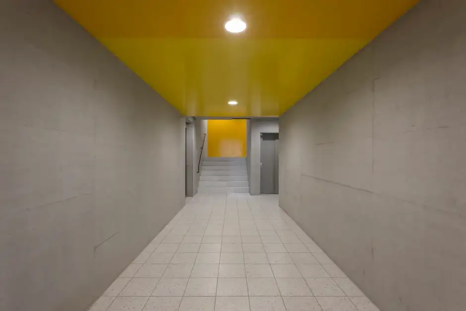 G62 Foto Innen Korridor Gelb