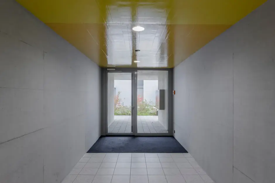 G62 Foto Innen Eingang Gelb