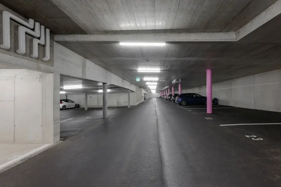 G62 Foto Innen Einstellhalle