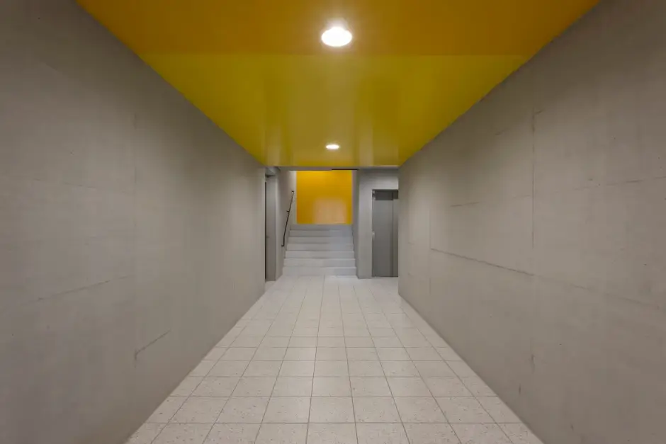 G62 Foto Innen Korridor Gelb