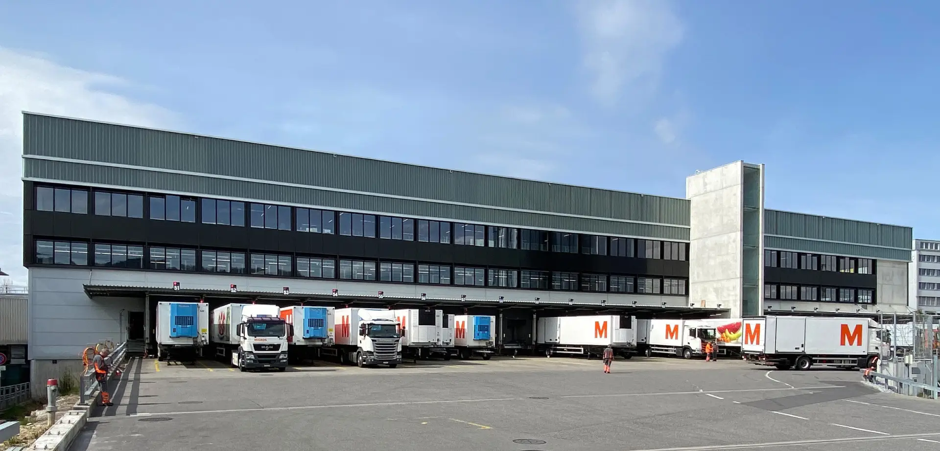 G65 A Foto Aussen Anlieferung Header