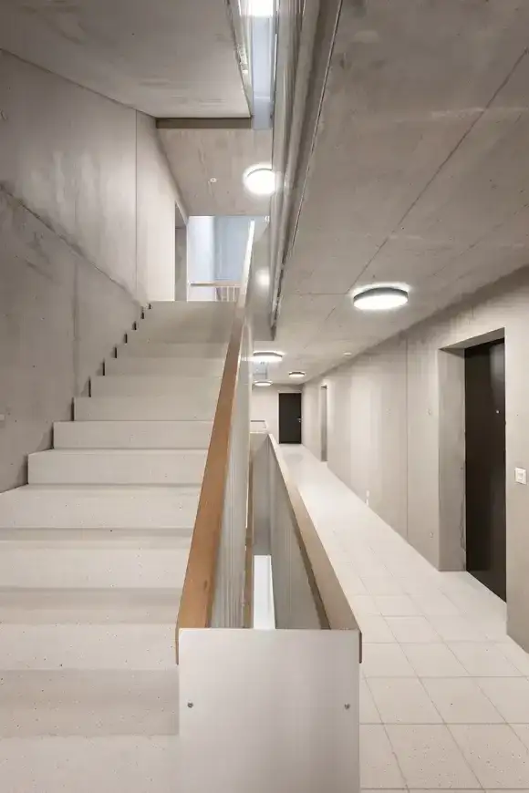 G74 Foto Innen Treppenhaus 05