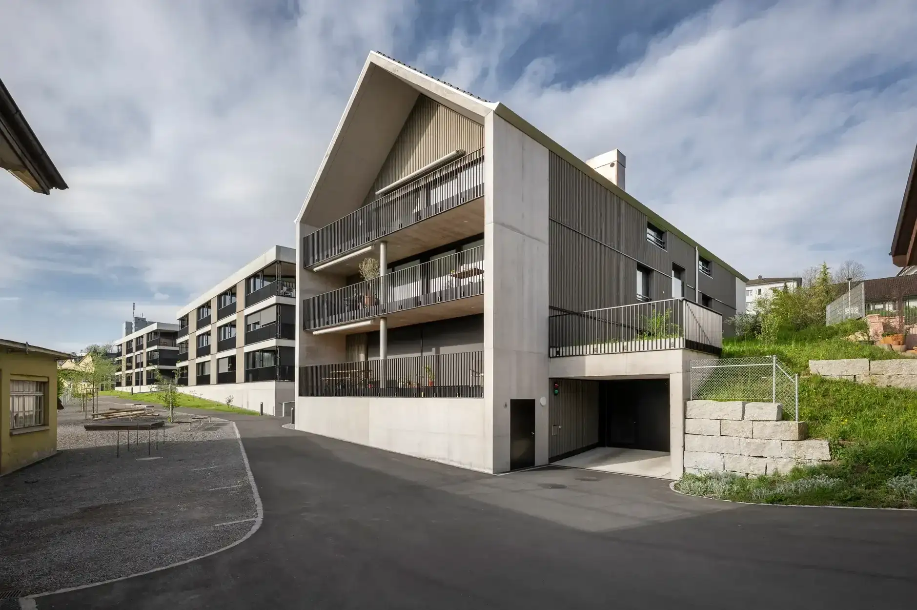 G74 Foto Aussen Zugang Einfahrt 01