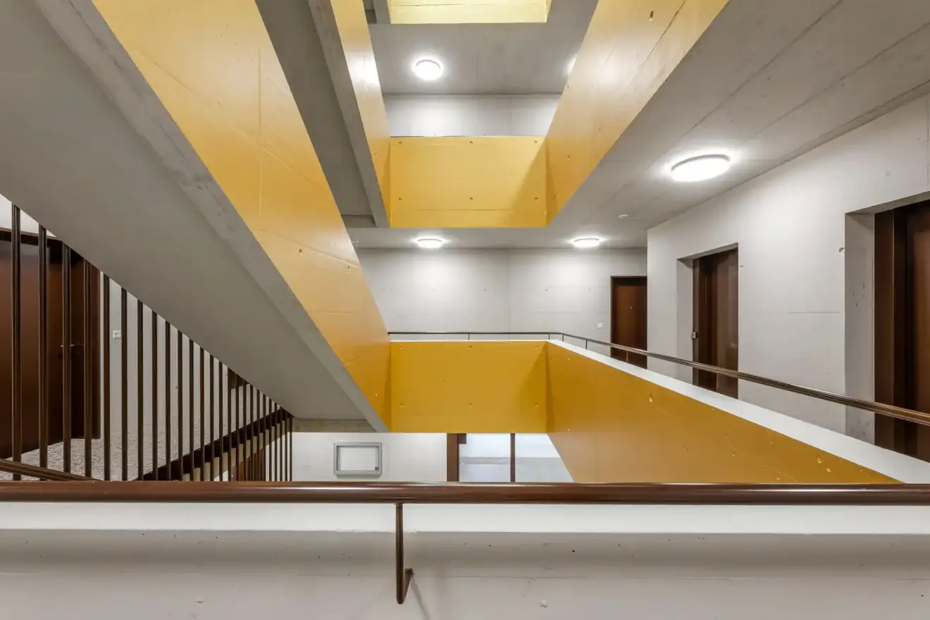 G83 Foto Innen Treppenhaus 03