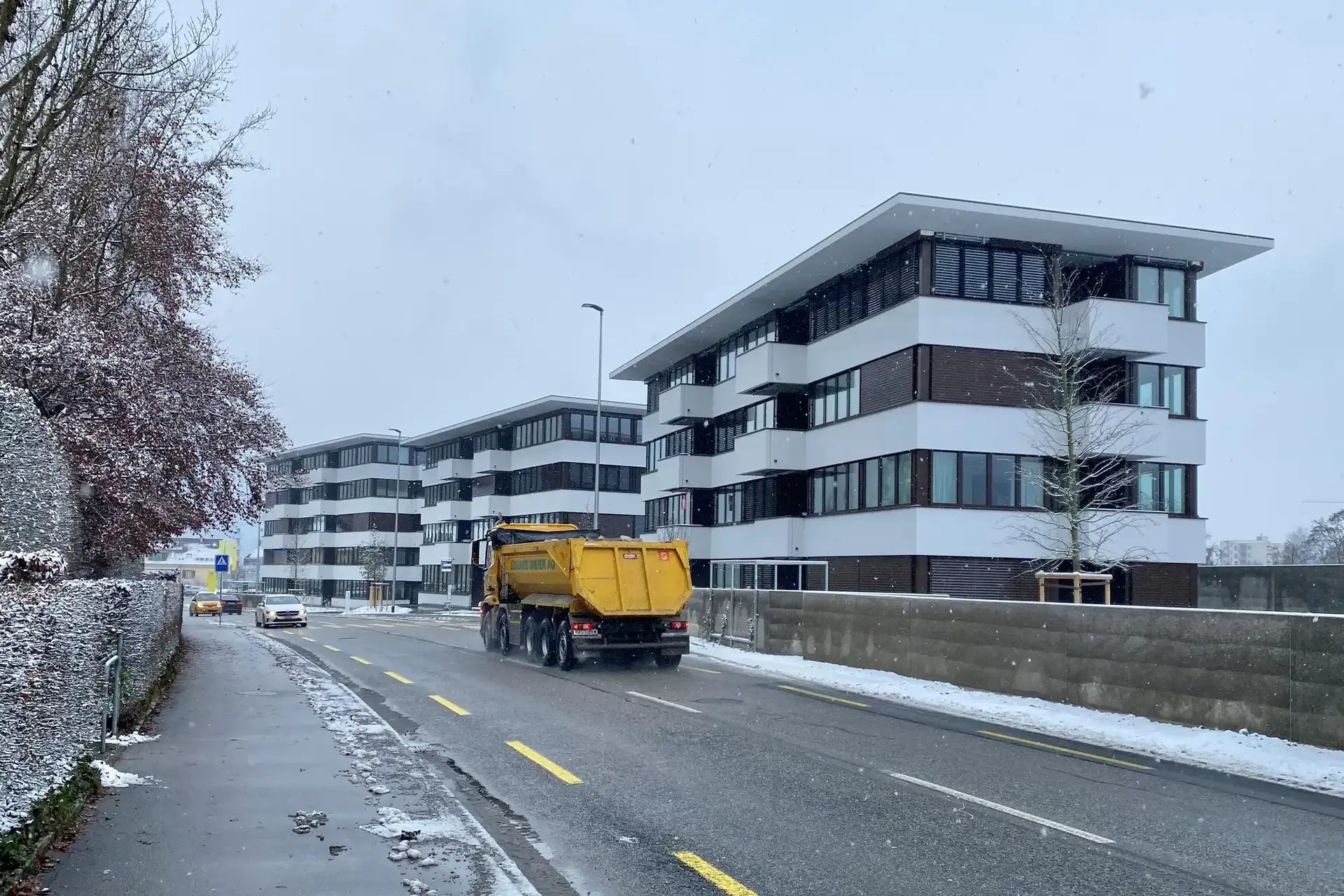 G83 Foto Aussen Strasse Winter Header