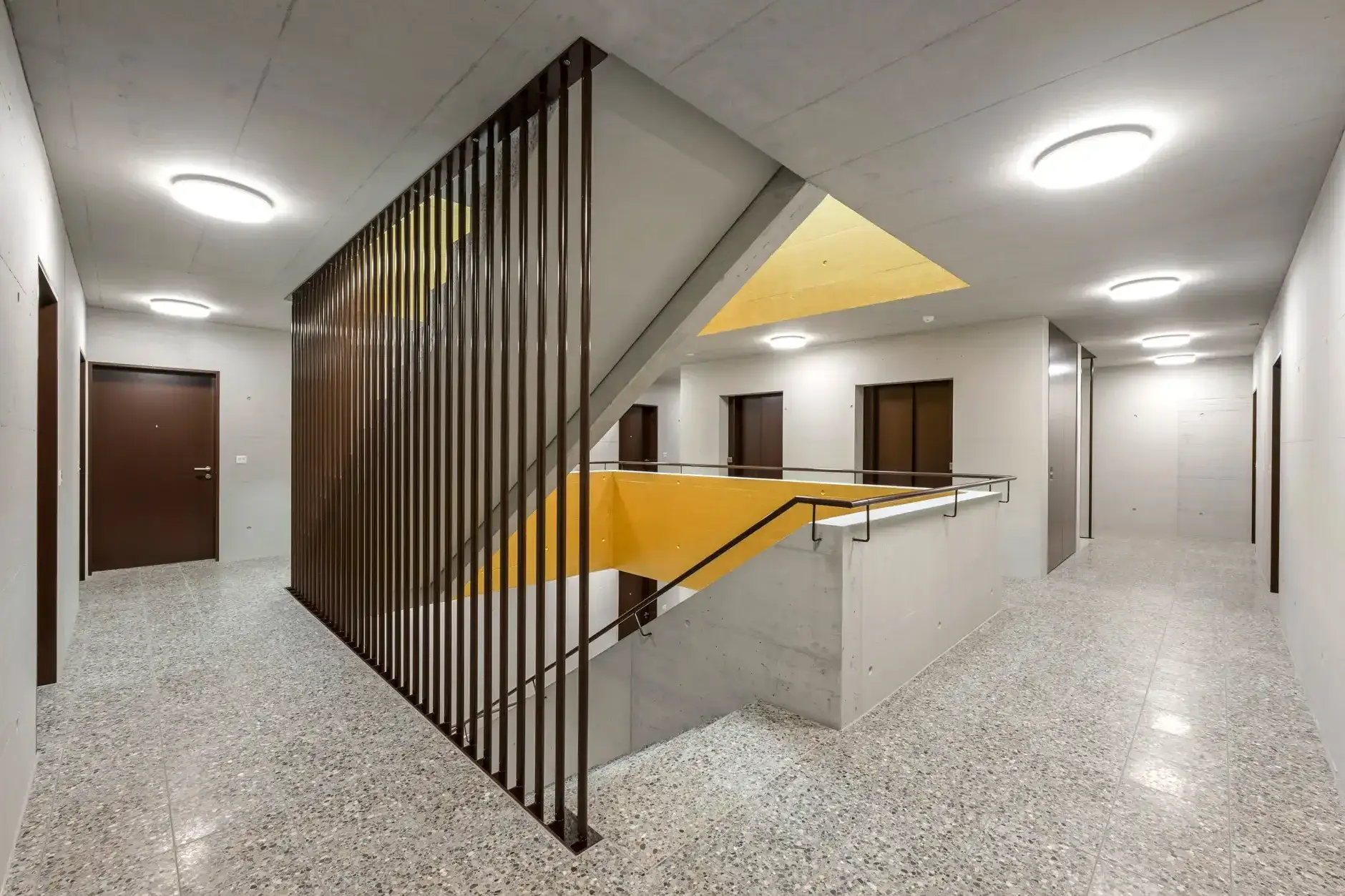 G83 Foto Innen Treppenhaus 05